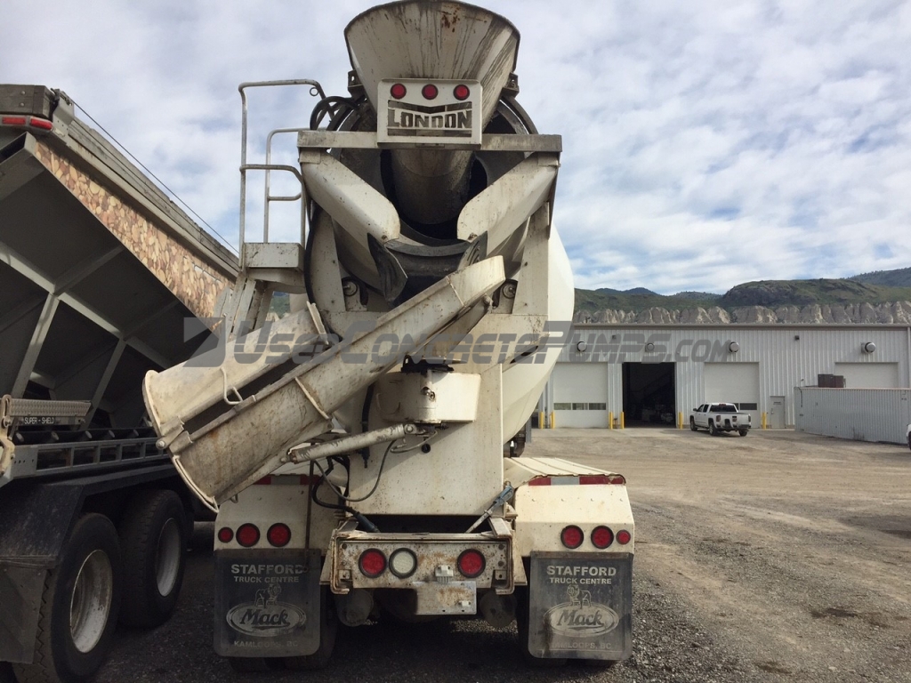 2005 London Mixer on a 2005 Mack