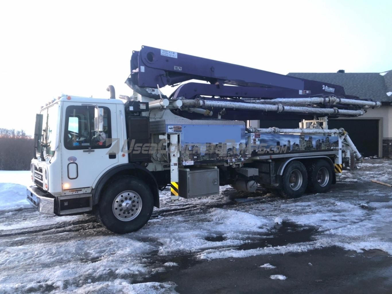 2014 Alliance JXR 38m on a Mack