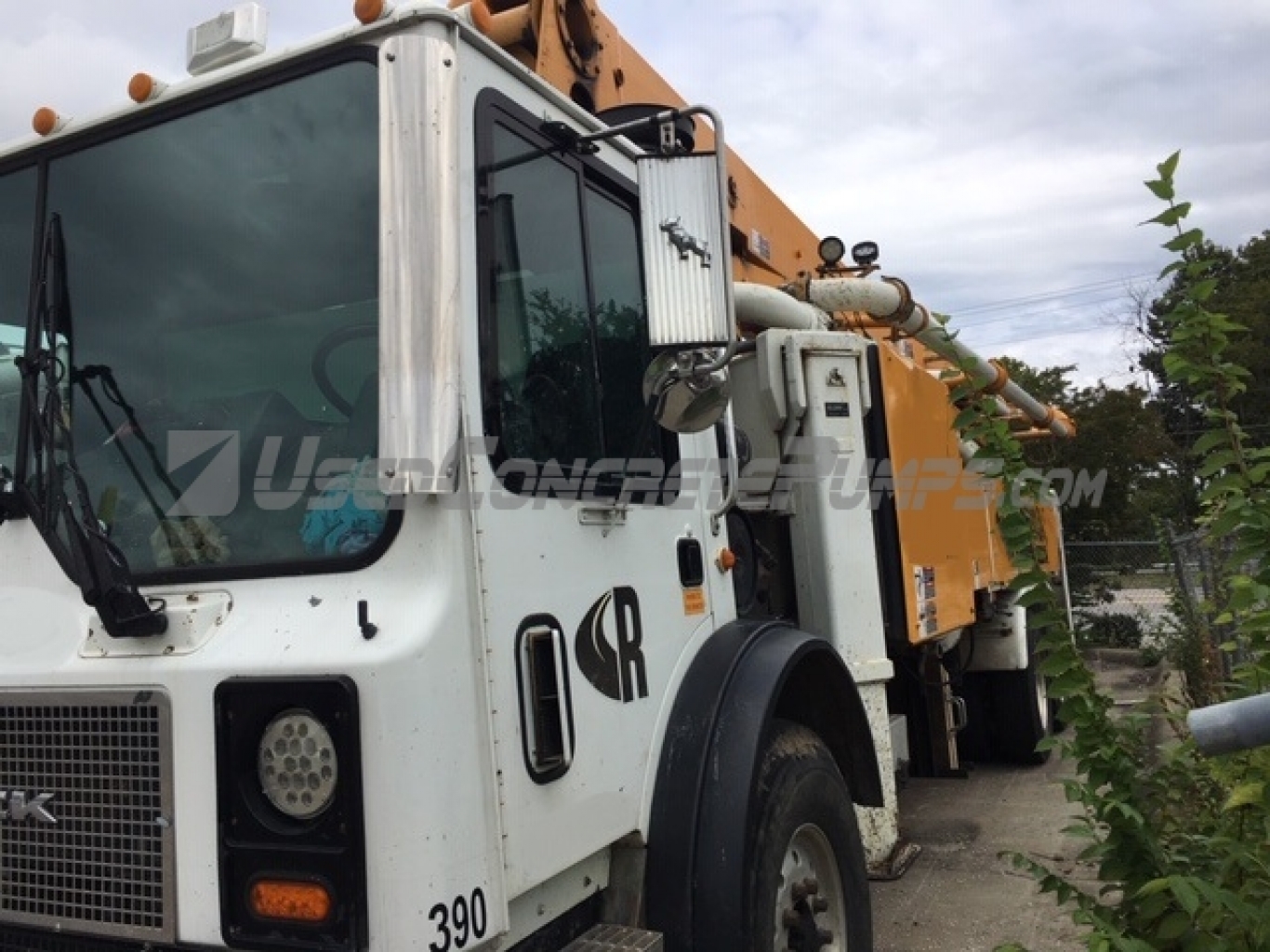 2003 39X Schwing on a 2004 Mack